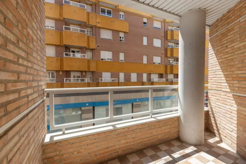 Apartamento 4 Dormitorios en Granada Centro