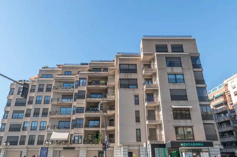 Venta Piso con Terraza en Centro Granada Edificio Sanchez