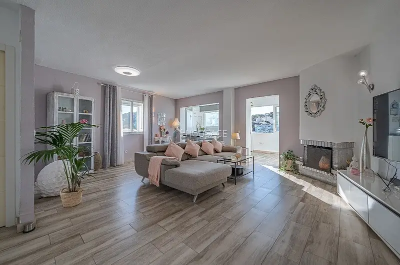 Adosado en Marbella con Vistas al Mar y Apartamento Independiente