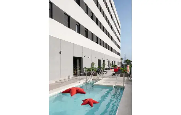 Estudio Individual Exterior en Málaga - Residencia con Piscina y Gimnasio