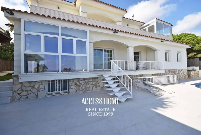 Chalet en Venta en Premia de Dalt con Vistas al Mar
