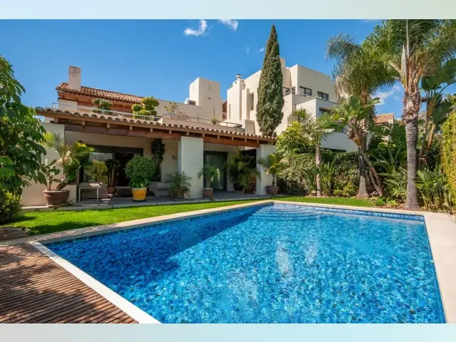 Chalet de Lujo en Blanca de Sierra Marbella 3 Dormitorios Piscina Privada