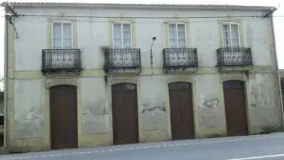 Casa en Venta en Silleda con Finca y 6 Habitaciones