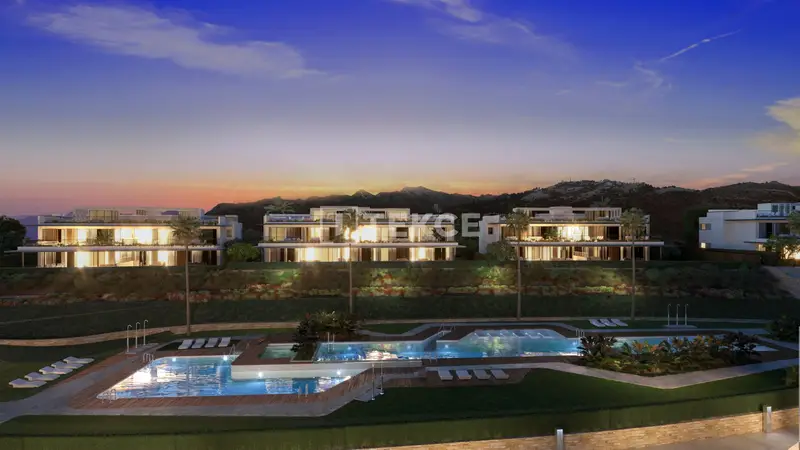 Apartamentos Duplex de Lujo en Marbella Cerca de Campo de Golf