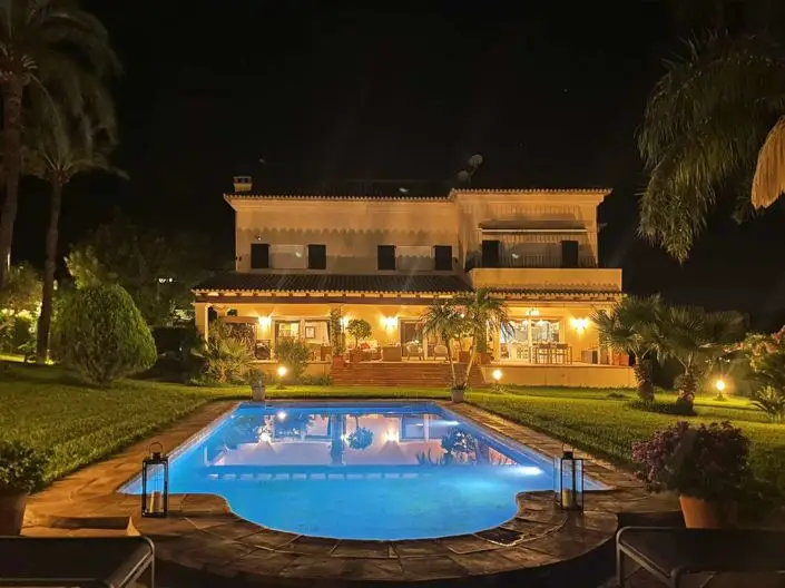 Villa de Lujo 5 Dormitorios en Venta Ganda
