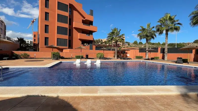 Apartamento en Orihuela Costa con Piscina y Jardin Privado