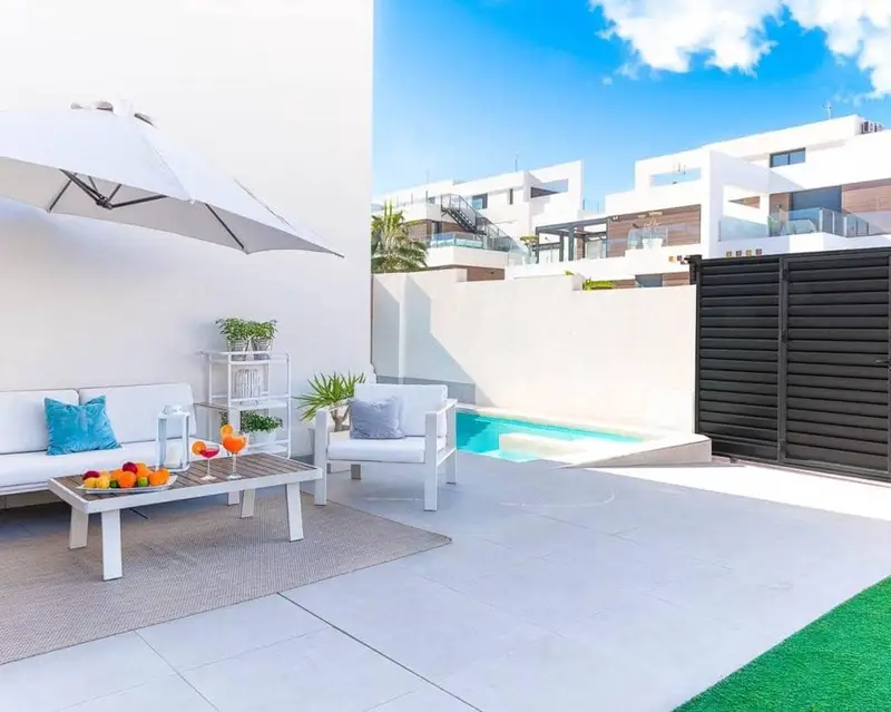 Chalet en Venta Benijófar 3 Dormitorios Piscina Privada Estudio