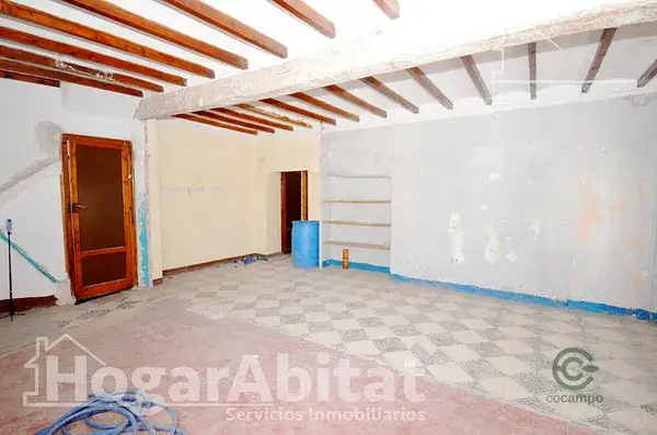 Casa en Oliva Centro para Reformar con Terraza y Garaje