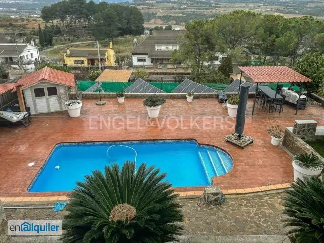 Alquiler casa trastero Subirats