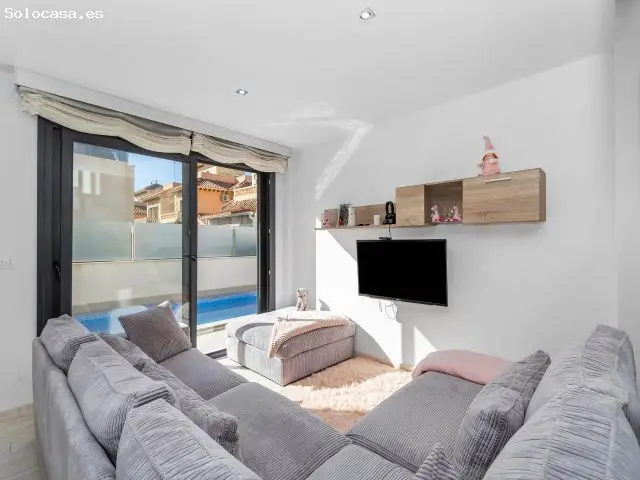 Villa de Lujo con Piscina Privada Cerca de la Playa