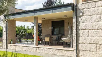 Chalet en Venta Villaquilambre 5 Dormitorios 4 Baños