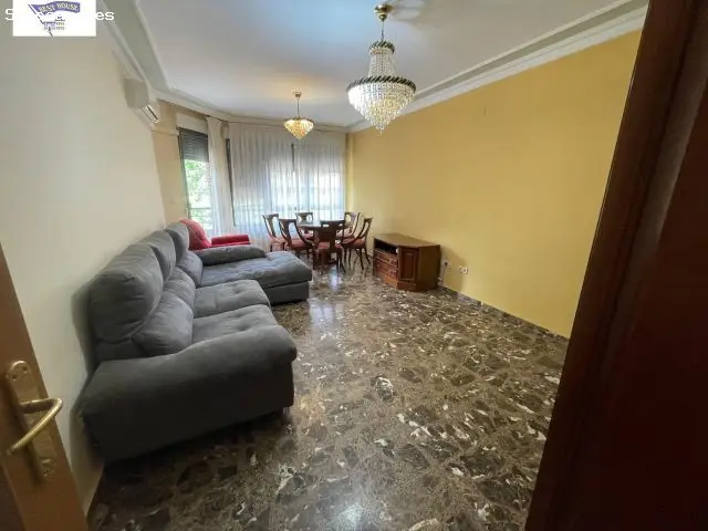Piso Estudiantes Garaje Seminario Tres Habitaciones Dos Baños