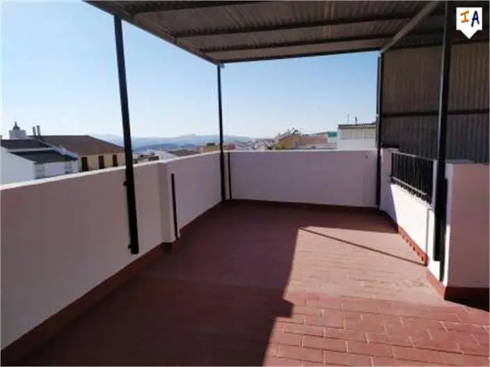 Gran Casa en Gilena con 6 Dormitorios y Terraza