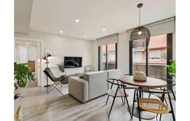 Apartamento 2 Dormitorios 67m2 Barcelona Amueblado Mascotas Piscina