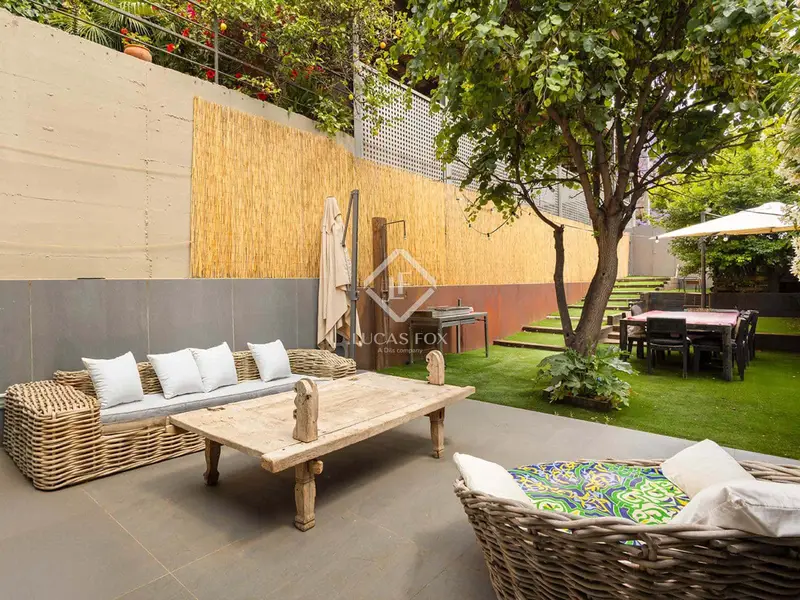 Chalet Adosado en Barcelona con Vistas a Bellesguard