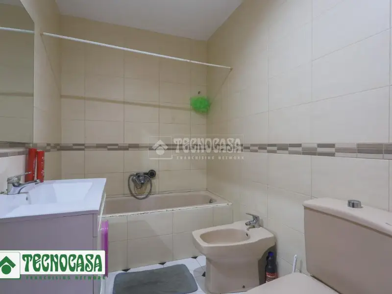Piso en venta en Adra centro: 4 habitaciones, 2 baños, terraza