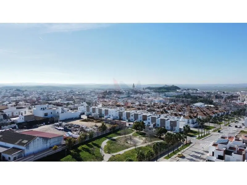 Venta Solar Lebrija 246m2 Esquina Oeste Sur