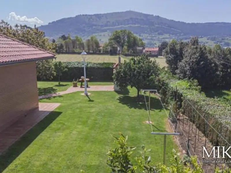 Chalet en Gajano Cantabria 370m2 Jardin Garaje Bodega