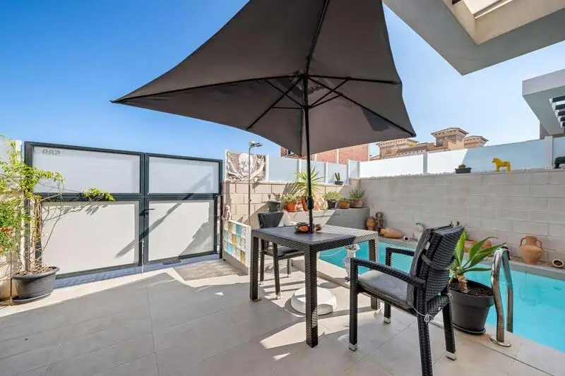 Villa 3 Dormitorios Villamartín Alicante Piscina Privada