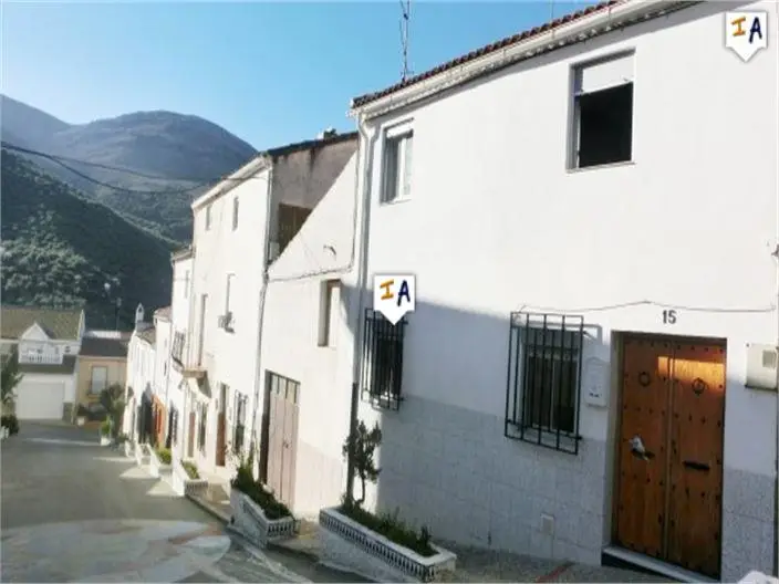 Casa Adosada en Valdepeñas de Jaén 3 Dormitorios 2 Baños