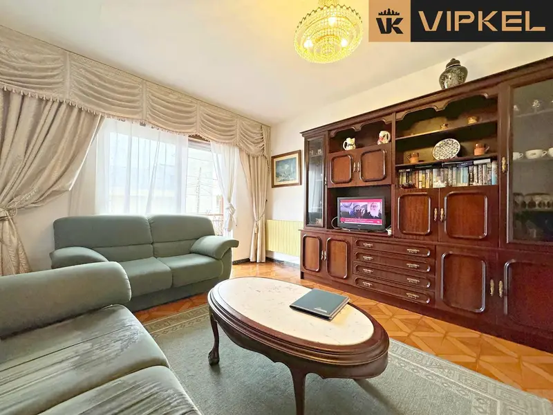 Venta de Casa Multiusos en Mazaricos con Locales Comerciales