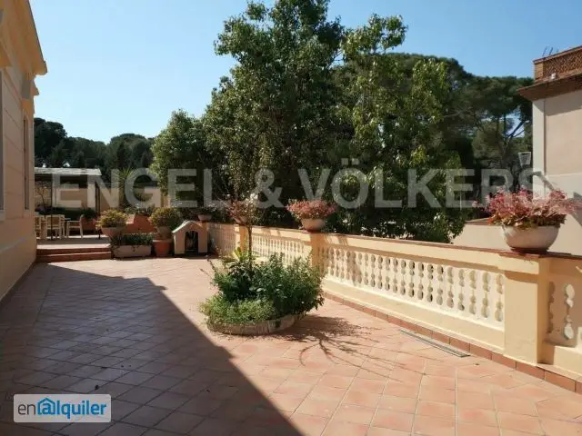Casa en Alquiler con Garaje y Terraza en Colonia Güell