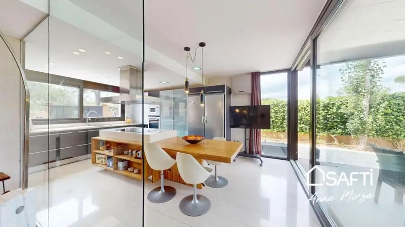 Chalet en Golf Girona con Piscina y Terreno Rústico