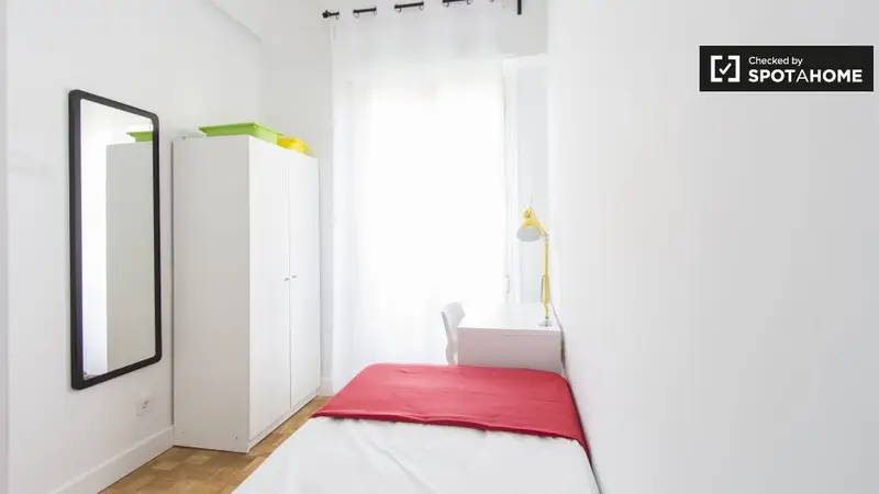 Habitación luminosa en apartamento de 7 dormitorios, Moncloa, Madrid