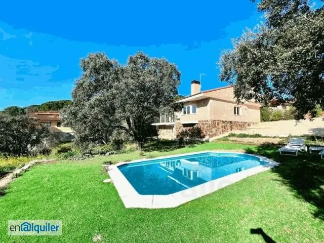 Chalet de Lujo en Molino de la Hoz con Piscina y Jardin