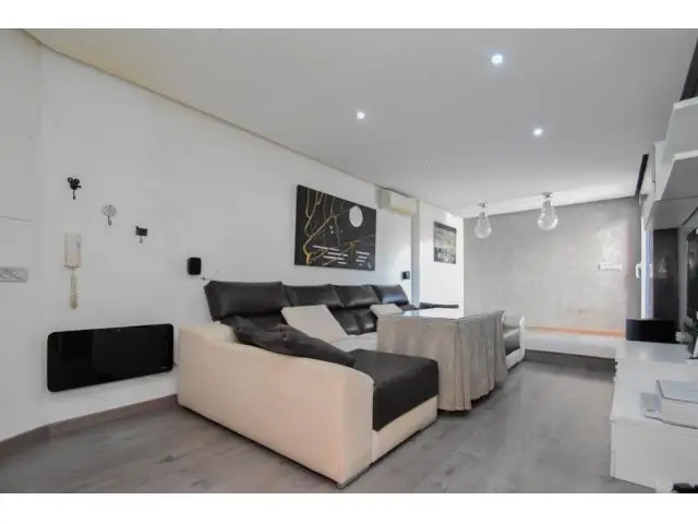 Piso en Las Gabias con 2 Garajes y Terraza de 45m2