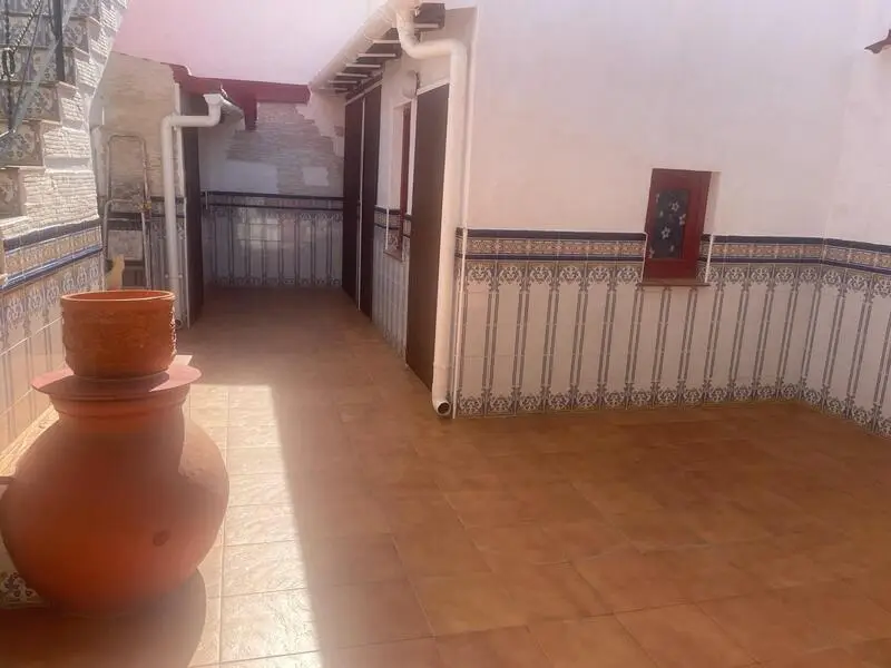 Casa de Pueblo Modernizada en Jacarilla 180m2