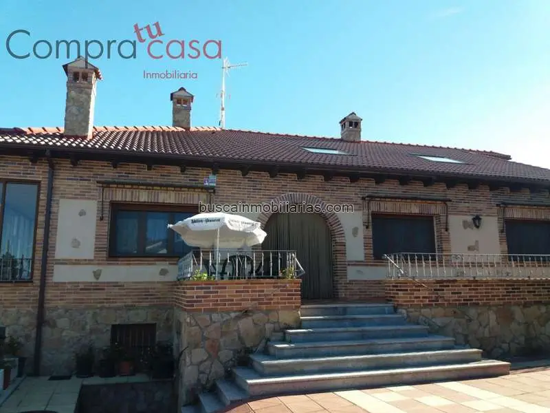 Chalet en Venta Palazuelos de Eresma Espectacular Inmueble con Piscina
