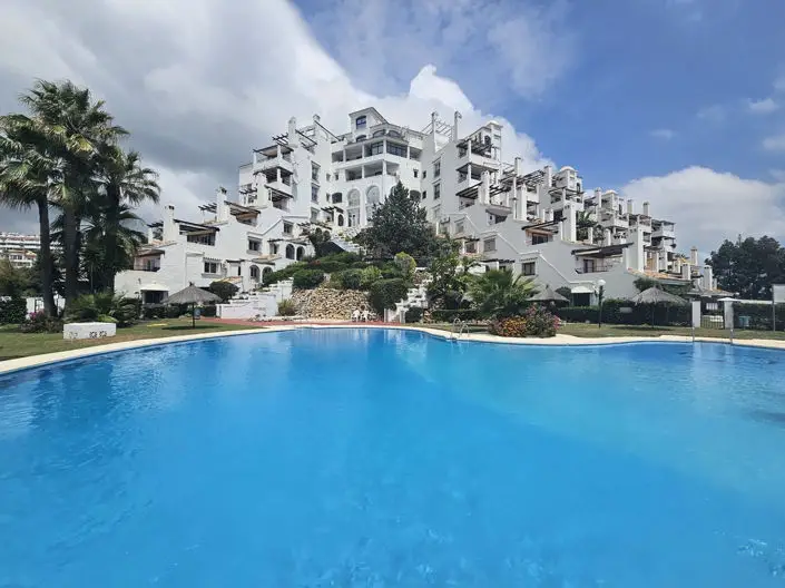 Apartamento en Calahonda con Vistas al Mar 2 Dormitorios