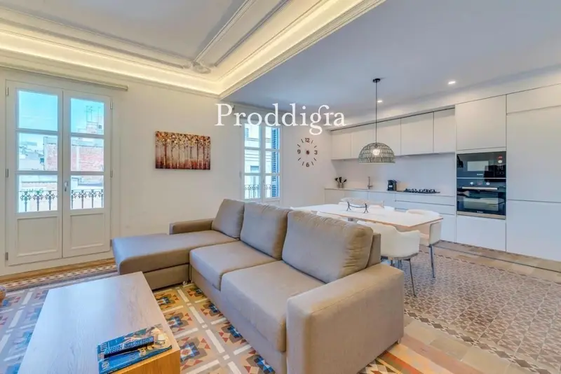 Piso Amueblado 110m2 Centro Barcelona 2 Dormitorios 2 Baños Terraza
