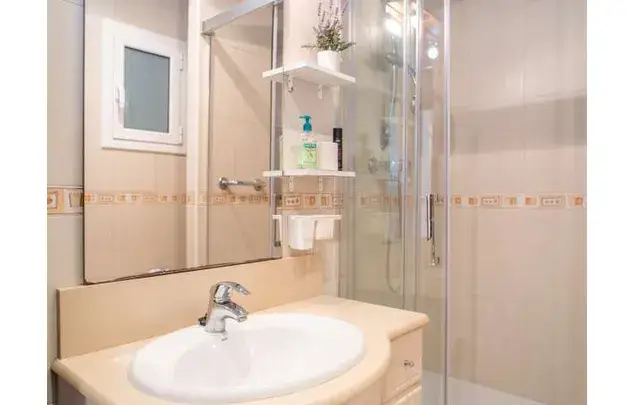 Rent 3 bedroom apartment of 65 m² in Barcelona