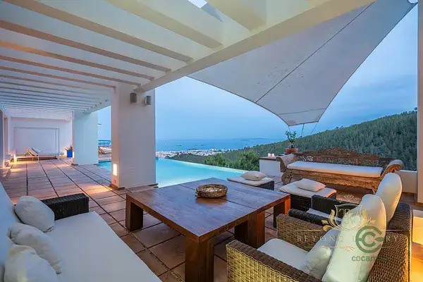 Villa de Lujo en Ibiza con Vistas Panorámicas