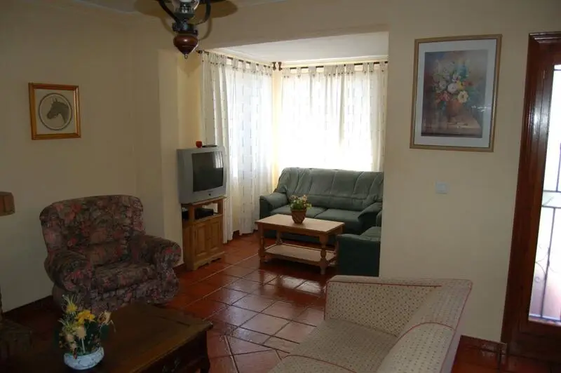 Villa en alquiler larga temporada Nerja 4 dormitorios piscina privada