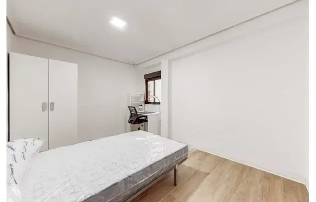 Habitaci
ón 85m
² Castelló de la Plana Alquiler Medio Largo Plazo