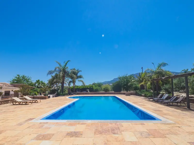 Casa-Villa de 4 Dormitorios alquiler Coin, España