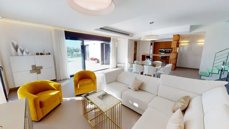 Villa de Lujo en Dehesa de Campoamor con Vistas al Mar