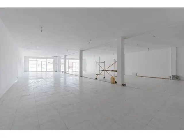 Locales Comerciales Cala Mendia 374m2
