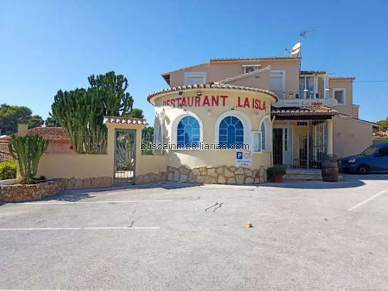 Chalet Restaurante en Moraira con Piscina y Placas Solares