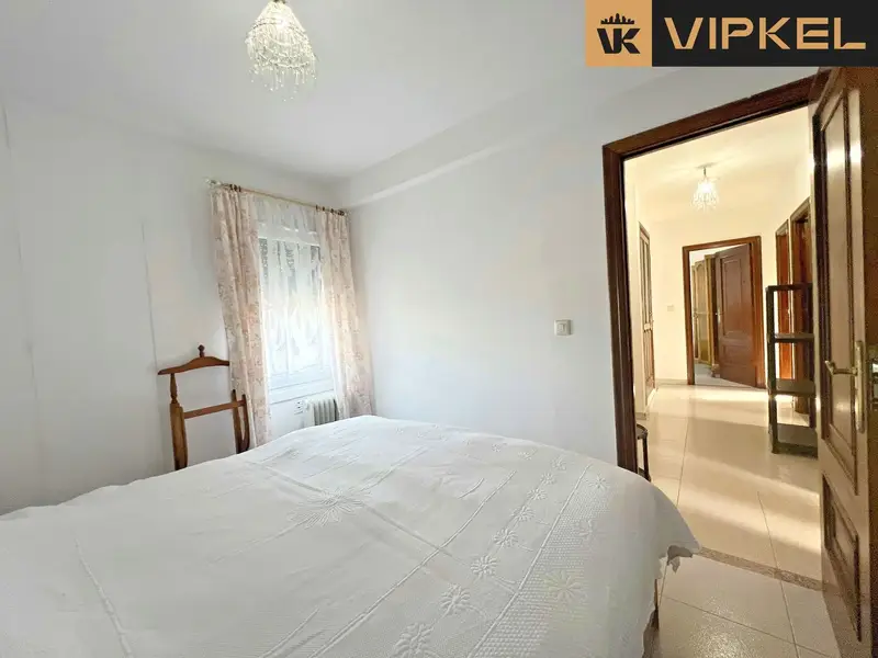 Casa Rural con 5 Habitaciones y Jardin