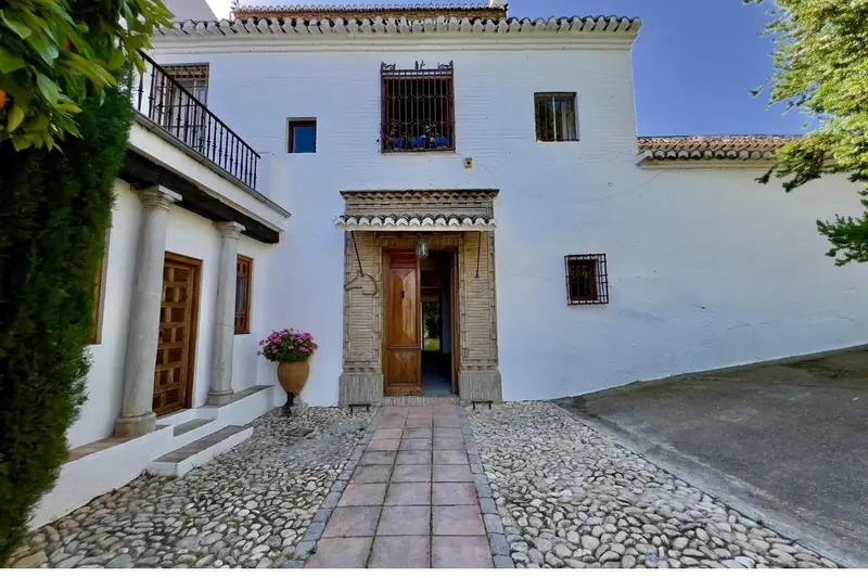 Venta Cortijo con patio en Alitaje, Pinos-Puente - Ref: GR3273