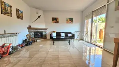Chalet Adosado en Venta Yuncos 4 Dormitorios Jardin 221m2