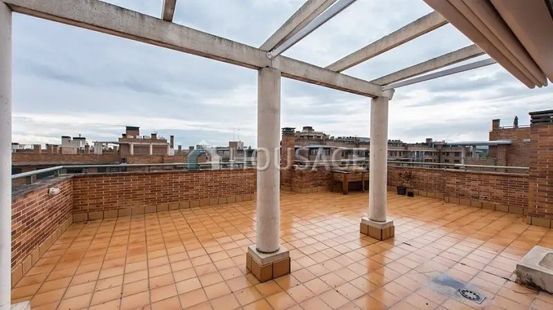 Ático de Lujo en Madrid con Terrazas Amplias y Garaje