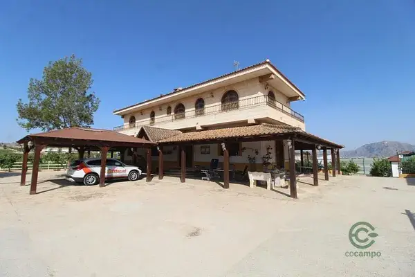 Finca Agricola con Chalet y Naves en Bigastro