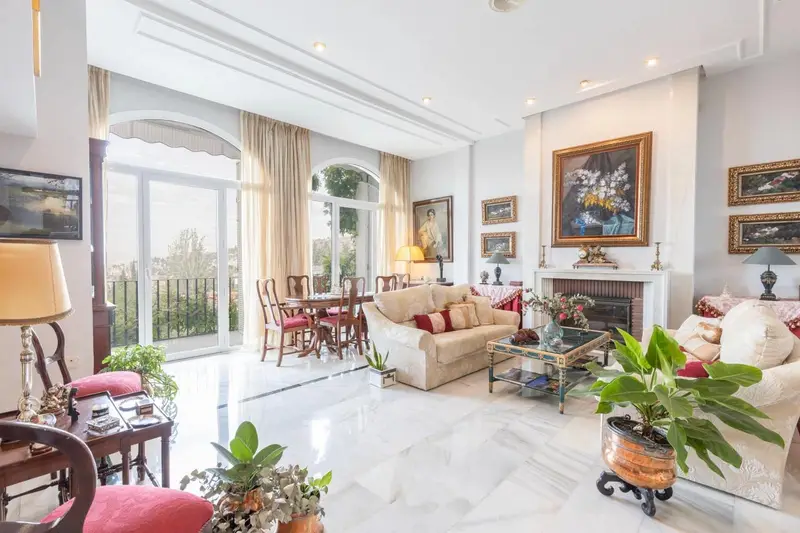 Chalet en venta en Granada ciudad con piscina y jardín