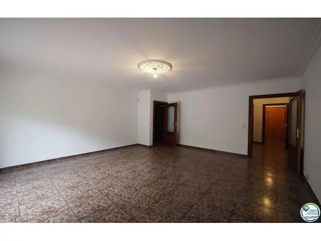 Apartamento en Venta en Roses Centro Cerca de la Playa