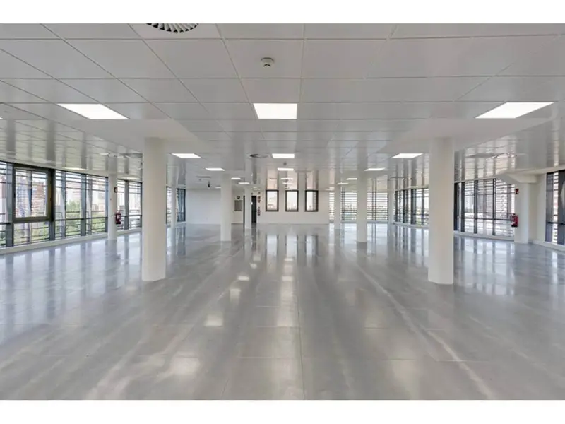 Oficina en Alquiler Madrid - Edificio Moderno 3 Plantas